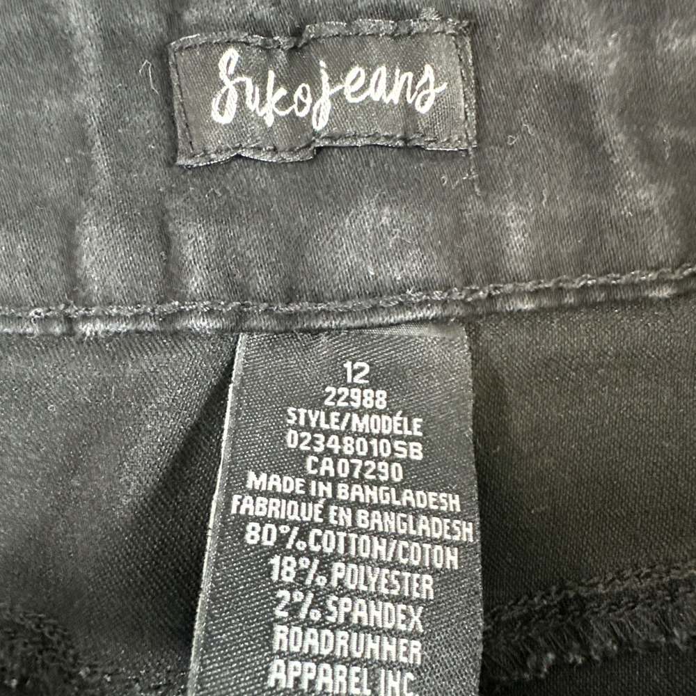 Suko Jeans Women's Black Bermuda Shorts Size 12 Stretch Mid Rise Snap Hem - Picture 3 of 6